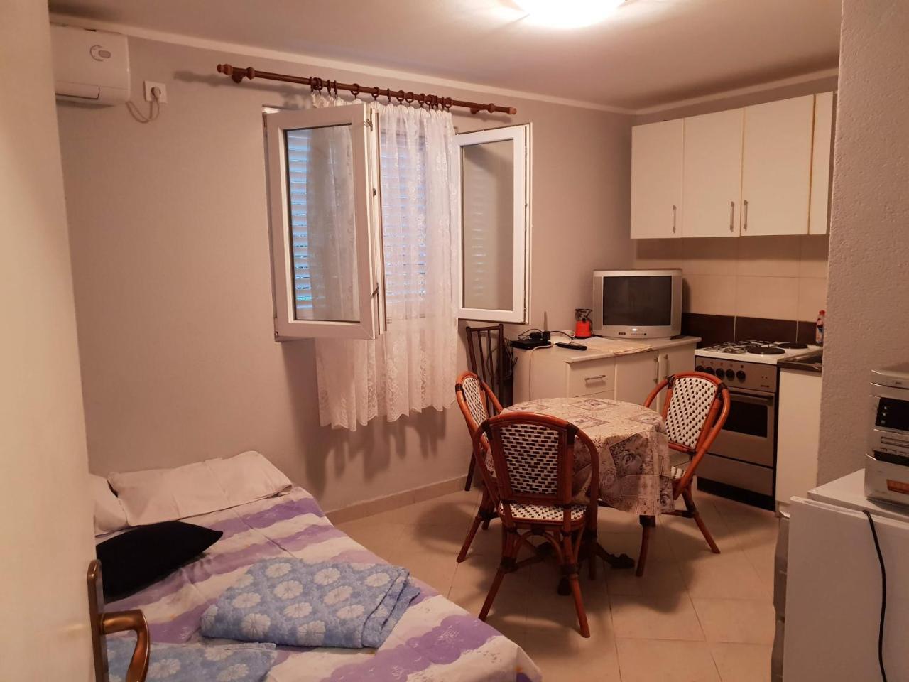 Apartment Miki ヘルツェグ・ノヴィ エクステリア 写真
